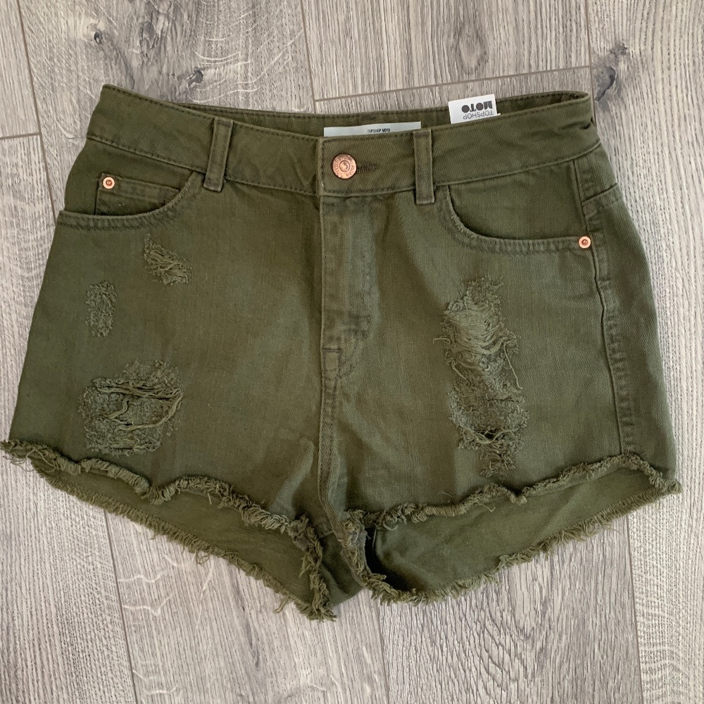 Topshop Moto Hallie Denim Shorts in Olive Green